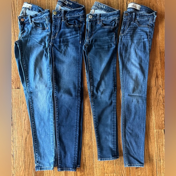 (10+) Styles of Jeans - Hollister, AE, & More - Listing is for Choice of 1 Pair - Picture 2 of 2